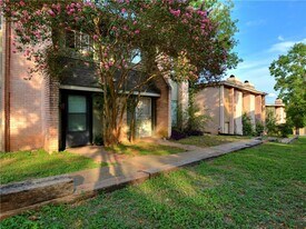 2703 Northeast Dr in Austin, TX - Building Photo