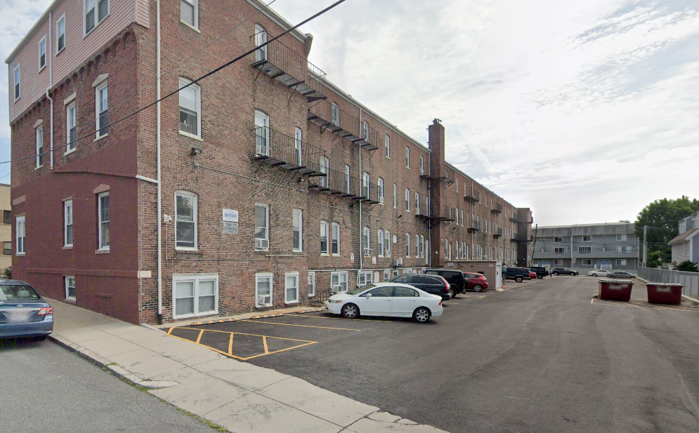 180 North Beacon St in Boston, MA - Foto de edificio