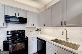 44848 Tiverton Sq in Ashburn, VA - Building Photo - Building Photo