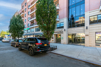 The Astor Condominium in Astoria, NY - Foto de edificio - Building Photo