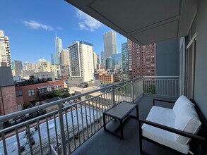 330 W Grand Ave, Unit 1007 in Chicago, IL - Building Photo - Building Photo