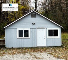 4137 Corbin Dr in Flint, MI - Building Photo