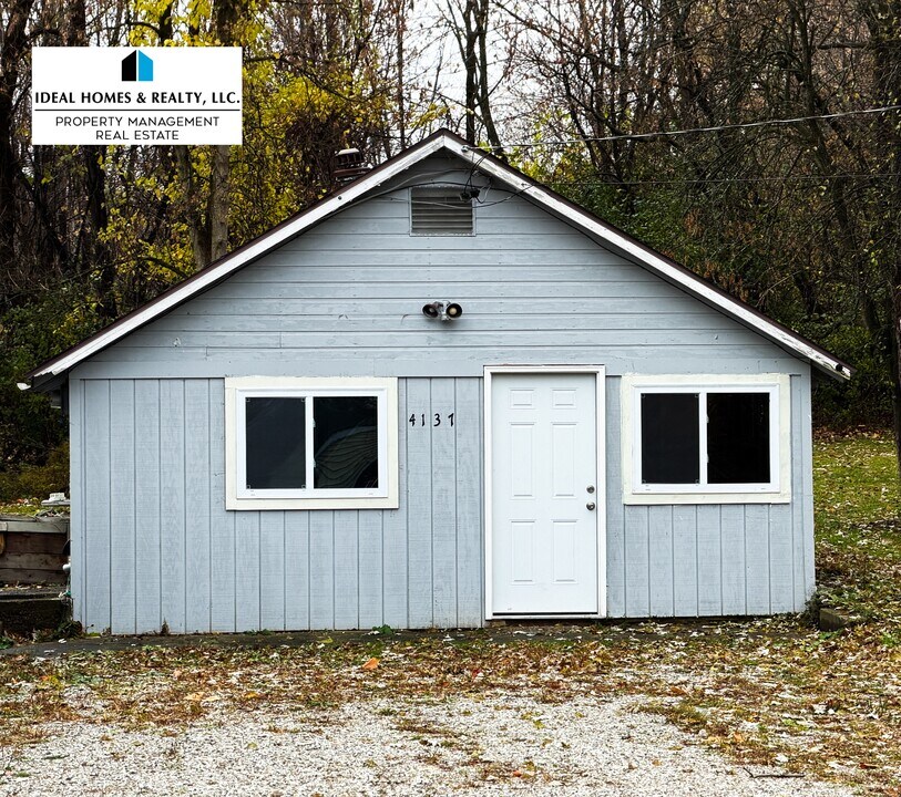 4137 Corbin Dr in Flint, MI - Building Photo