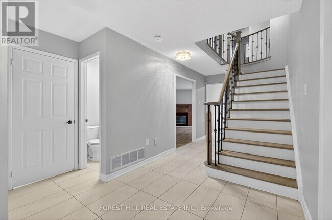 28 Matterdale Ave in Brampton, ON - Building Photo - Building Photo