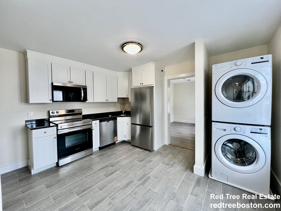 13 Dalby St, Unit 2 in Newton, MA - Building Photo
