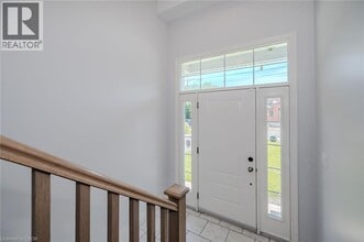 10 Lloyd St in St Catharines, ON - Building Photo - Building Photo