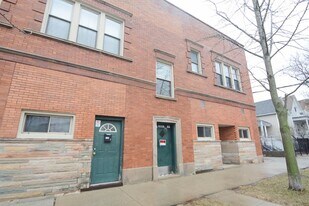 2511 W Winona St, Unit F2 in Chicago, IL - Building Photo