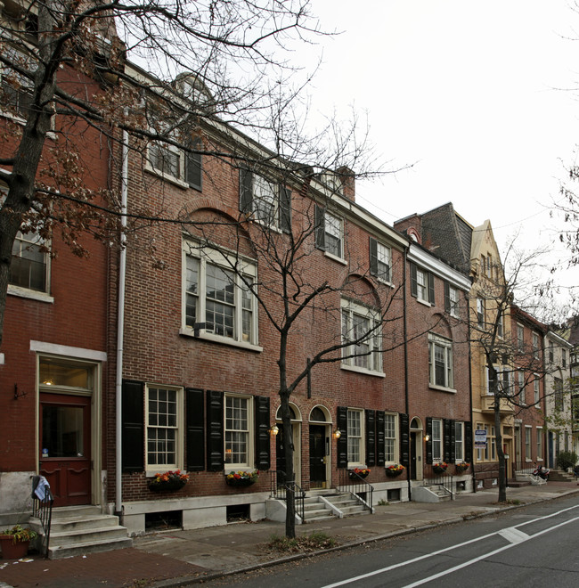 929-933 Spruce St in Philadelphia, PA - Foto de edificio - Building Photo