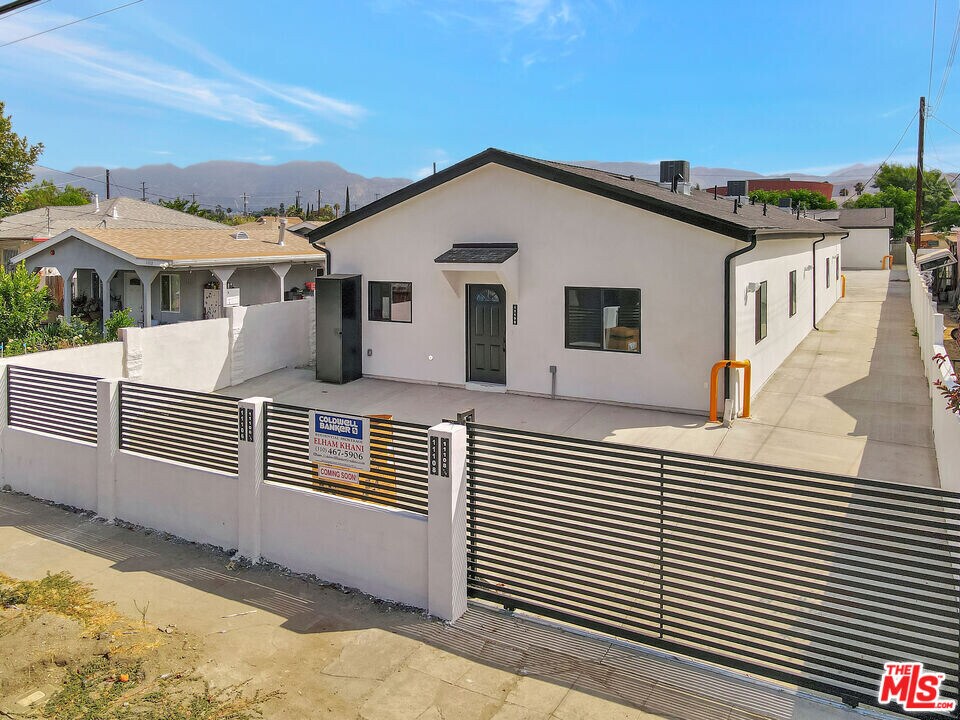 11108 Norris Ave in Los Angeles, CA - Building Photo