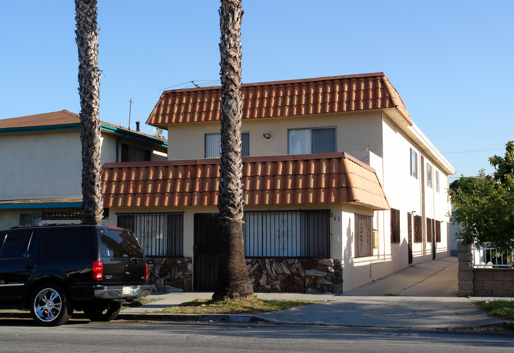 561 Hyde Park Pl in Inglewood, CA - Building Photo