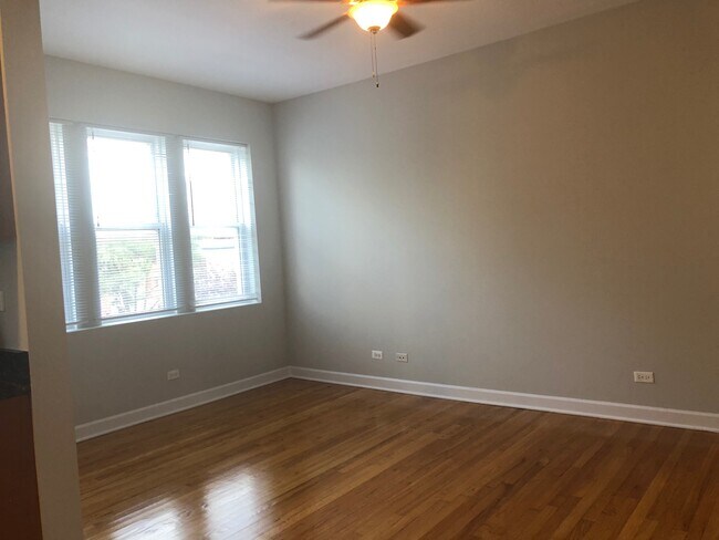 3003 N Spaulding Ave, Unit 3 in Chicago, IL - Building Photo - Building Photo
