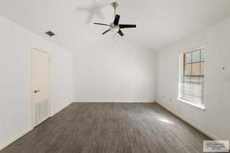 901 Galveston Ave in McAllen, TX - Building Photo - Building Photo