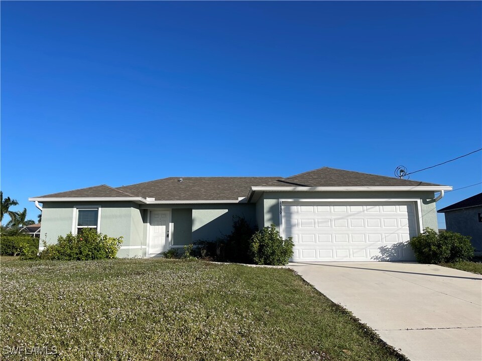 1139 NW 16th Terrace in Cape Coral, FL - Foto de edificio