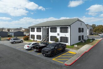 Ranch at 1856 Apartments in San Marcos, TX - Foto de edificio - Building Photo