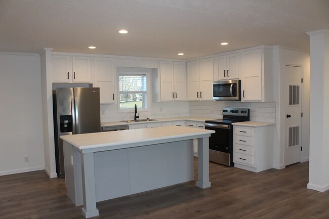 3430 Sharon Ln in Alton, IL - Foto de edificio - Building Photo