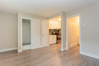 Chelsea Apartments in Tacoma, WA - Building Photo - Interior Photo