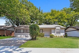 12112 Eunice St in Farmers Branch, TX - Building Photo