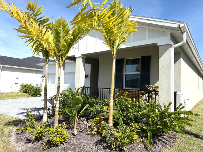 8996 Dahlia Cir in Port St. Lucie, FL - Foto de edificio - Building Photo