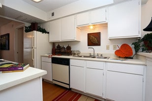 Hunters Glen in Plano, TX - Building Photo