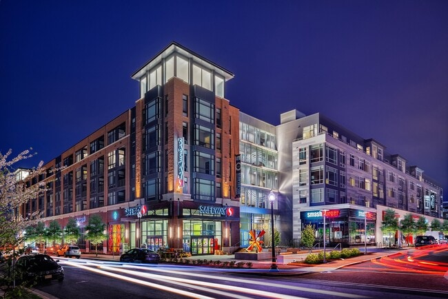 Galvan at Twinbrook Apartments in Rockville, MD - Foto de edificio - Building Photo