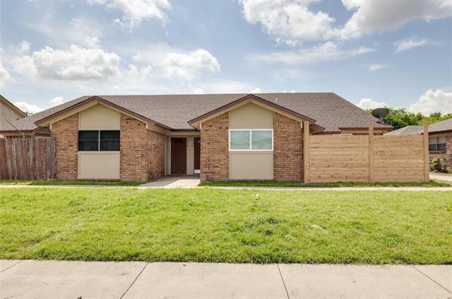 716 E Pecan St in Hurst, TX - Building Photo