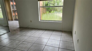 9405 W Flagler St, Unit D204 in Miami, FL - Building Photo - Building Photo