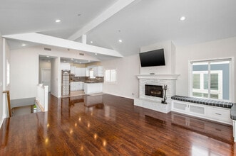 1720 Carlson Ln in Redondo Beach, CA - Foto de edificio - Building Photo