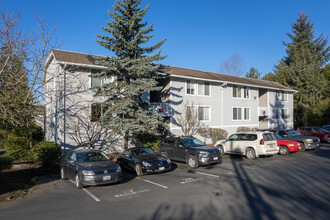 Sunset Pointe Apartments in Kirkland, WA - Building Photo - Building Photo