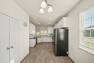 13710 Evansdale Ln in Houston, TX - Building Photo - Building Photo