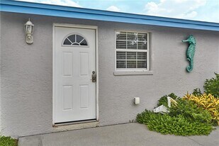 18040 5th St E in Redington Shores, FL - Building Photo