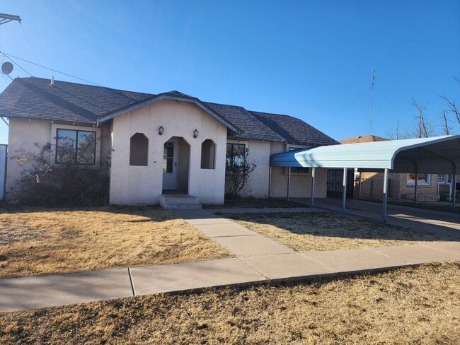 property at 208 S Globe Ave