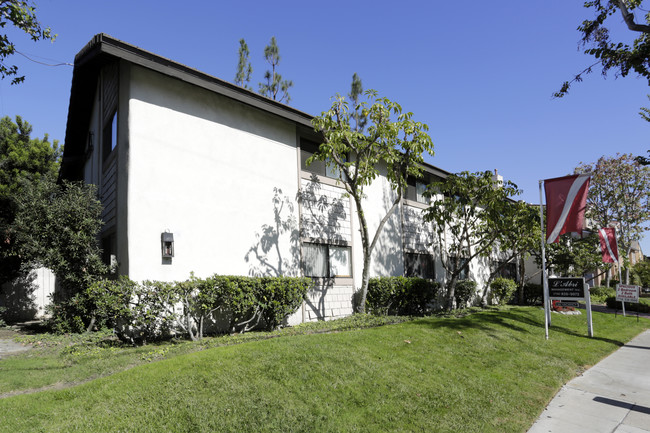 Chapman Meadows in Garden Grove, CA - Building Photo - Building Photo