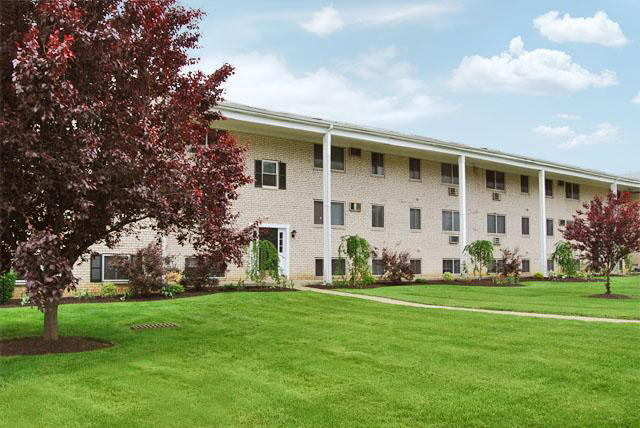 Arrowhead Court Apartments