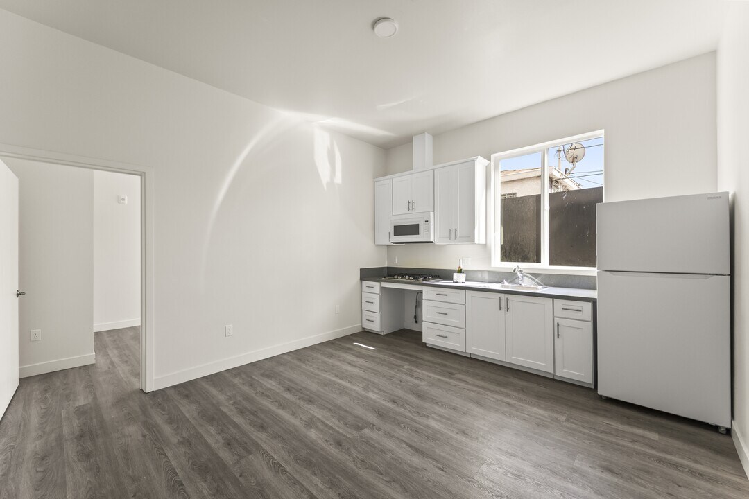 11201 Main St in Los Angeles, CA - Building Photo