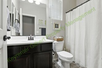 2430 E Hazeltine Way in Gilbert, AZ - Building Photo - Building Photo