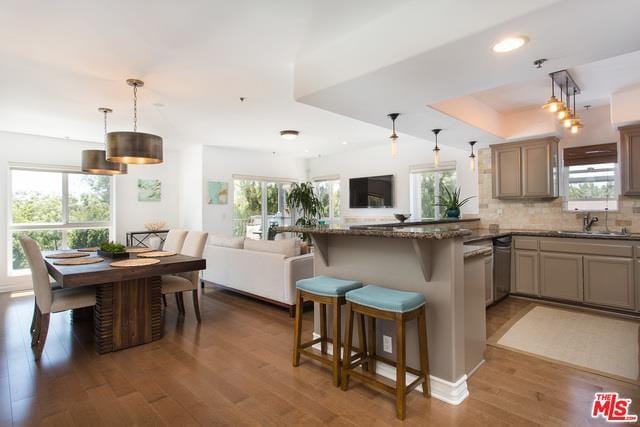 2480 S Centinela Ave, Unit 401 in Los Angeles, CA - Building Photo - Building Photo