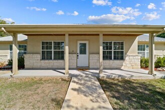 1015 Algiers St in Castroville, TX - Building Photo - Building Photo