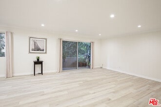 6708 Hillpark Dr in Los Angeles, CA - Building Photo - Building Photo