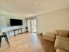 308 Miracle Strip Pkwy SW in Fort Walton Beach, FL - Building Photo - Building Photo
