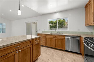16402 Bryant St in Los Angeles, CA - Building Photo - Building Photo
