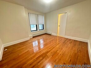 1758 Commonwealth Ave, Unit A in Boston, MA - Foto de edificio - Building Photo