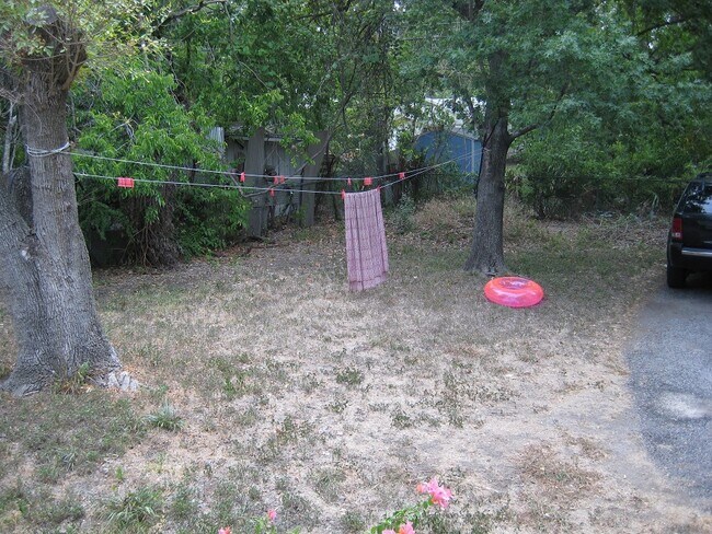 3318 Hemlock Ave-Unit -Unit B in Austin, TX - Building Photo - Building Photo