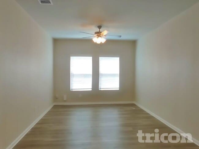 7210 Barrel Stage in San Antonio, TX - Foto de edificio - Building Photo