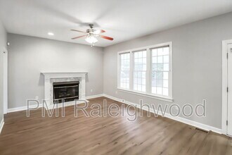 301 Perry Creek Dr in Chapel Hill, NC - Building Photo - Building Photo