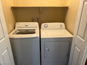 2000 Quartz Cliff St, Unit 202 in Las Vegas, NV - Building Photo - Building Photo