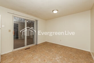 8287 Mt Carmel St in Huber Heights, OH - Building Photo - Building Photo