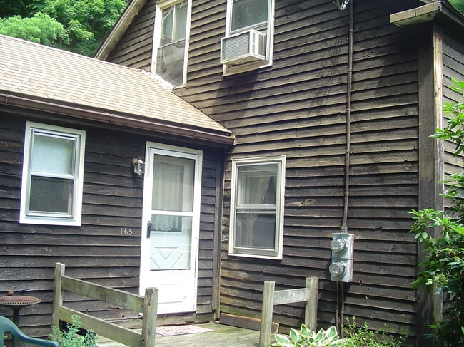 165 Nonotuck St in Northampton, MA - Foto de edificio - Building Photo
