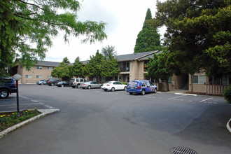 Crown East Apartments in Portland, OR - Building Photo - Building Photo