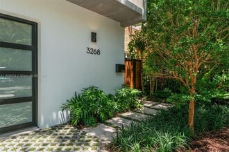 3268 Gifford Ln in Miami, FL - Building Photo - Building Photo
