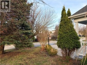 209 Haldane Ct in Waterloo, ON - Building Photo - Building Photo